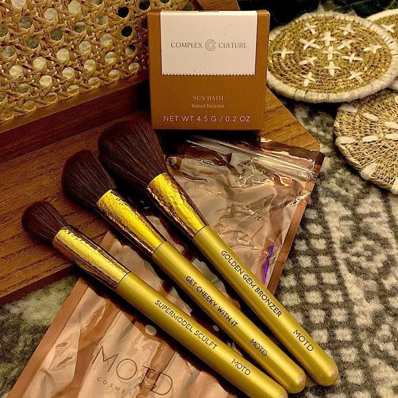 Complex Culture Other - NWT. Complex Culture baked bronzer & MOTD Brush set